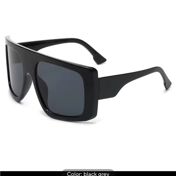 Other - Bold Black Oversized Shield Sunglasses
0396